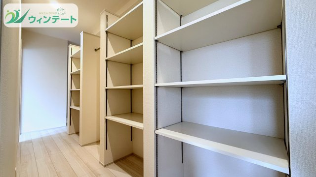 石岡市府中2期　新築戸建の収納|使いやすい位置に収納を配置。普段使いのものもすぐ取り出せて、毎日の暮らしがスムーズです。
