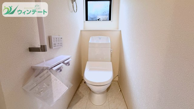 石岡市府中2期　新築戸建のトイレ|明るく清潔感のあるトイレ。節水タイプで環境にもやさしく、家計にも嬉しい設備です。