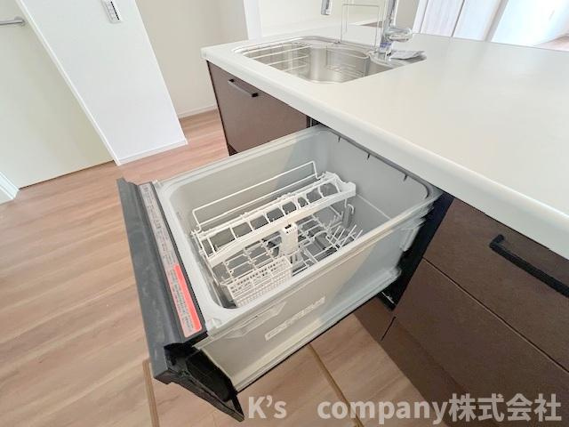 ◎茅ヶ崎市東海岸北5丁目　新築戸建　3号棟のキッチン|家事の負担を軽減してくれる食器洗い乾燥機付き☆