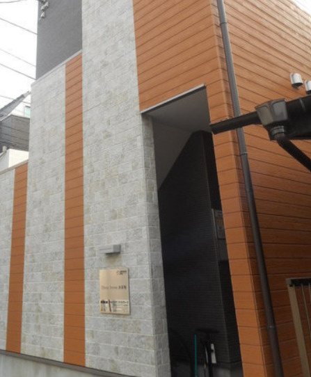 北区滝野川３丁目のアパートのエントランス