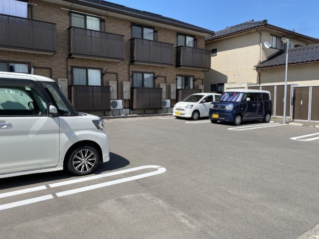 アルモニー木田の駐車場