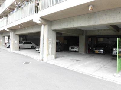 【その他共用部分】 | ネオライフ新大阪東棟 | 敷地内駐車場です