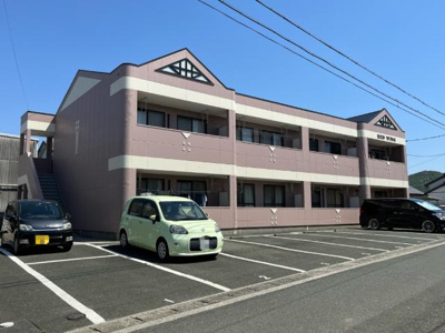 【駐車場】 | レッドウィング | 外観写真（昼）