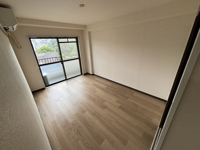 角田ビルの洋室