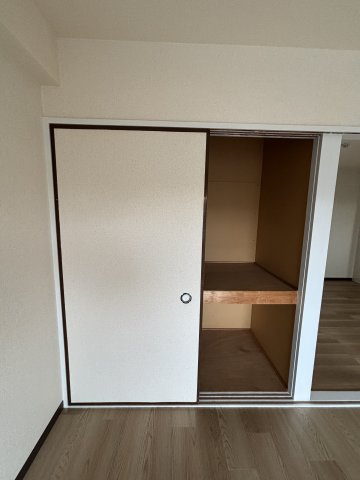 角田ビルの収納