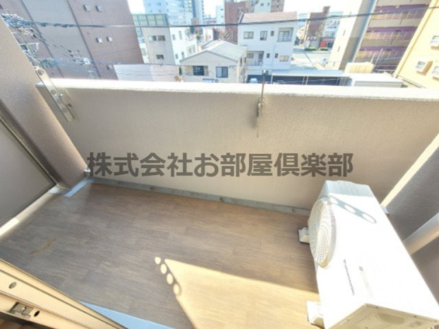 イーズガーデン中央のバルコニー|暖かな日差しのふりそそぐバルコニー