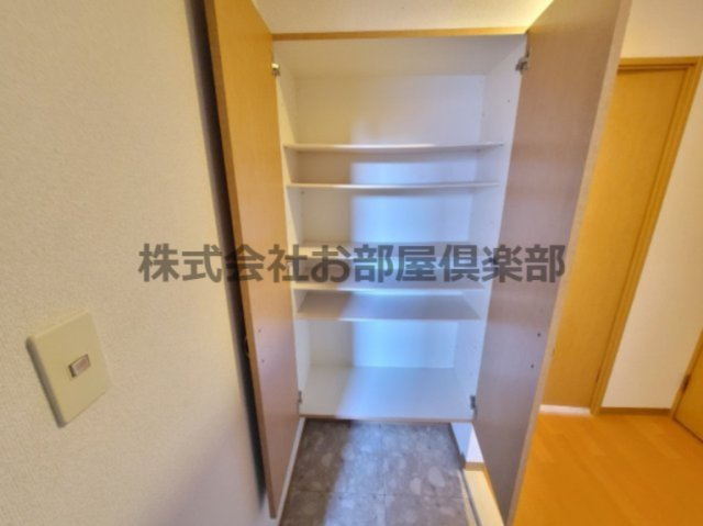 イーズガーデン中央の収納|便利な収納スペースです