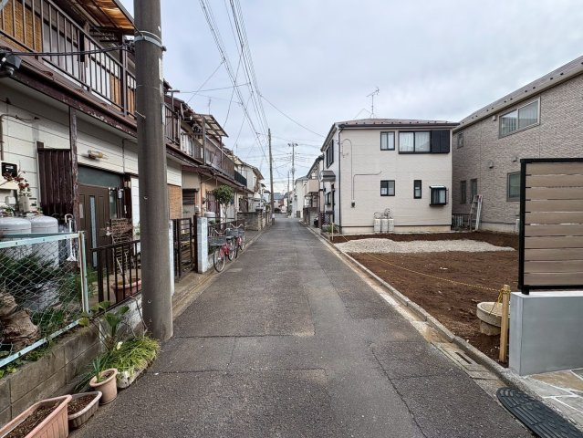 ふじみ野市駒西一丁目　新築戸建の前面道路含む現地写真