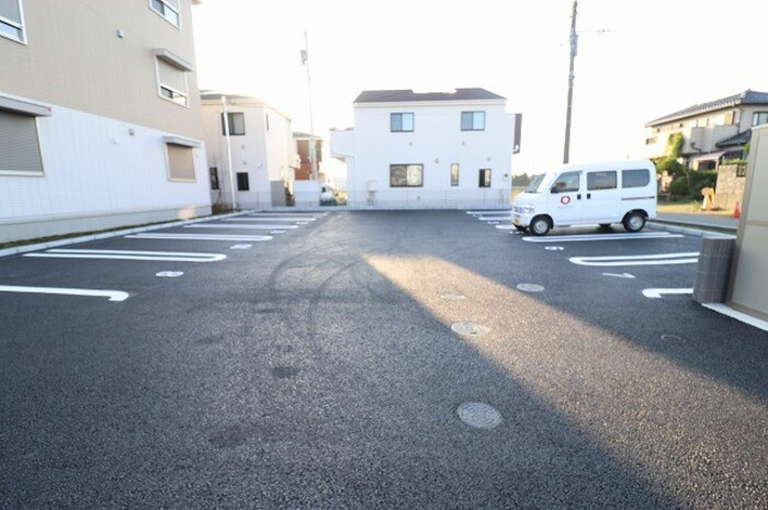 ファミリア　エテルナの駐車場