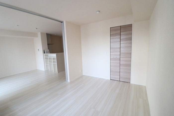 ファミリア　エテルナの洋室