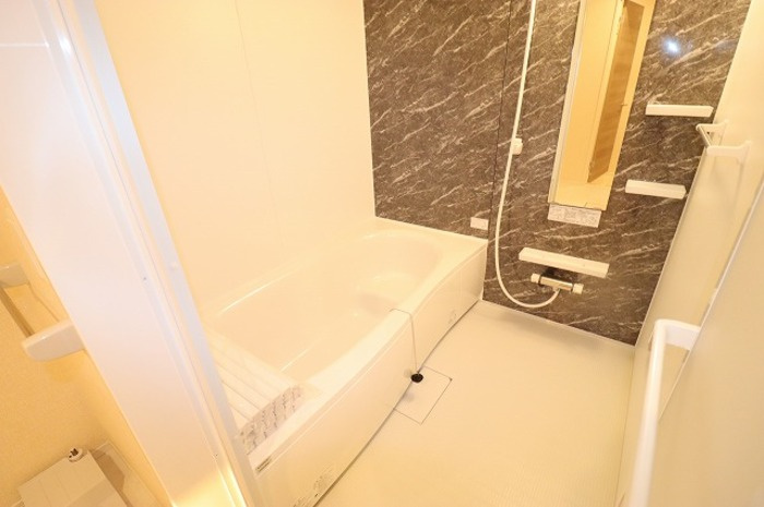 ファミリア　エテルナの浴室