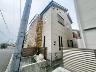 【外観】 | 加守町四丁目　中古戸建 | トイレ1階と2階の2ヶ所あります♪忙しい朝や家族の多いご家庭も安心ですね！