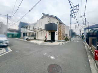 【前面道路含む現地写真】 | 加守町四丁目　中古戸建 | 現地見学当日から承っております♪現地周辺の環境や、駅までの道お家探しを始めてみようと思われたら是非【イエストア】までお気軽にご相談下さいませ♪