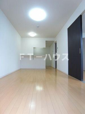 船橋市二宮２丁目の賃貸マンションの居間・リビング