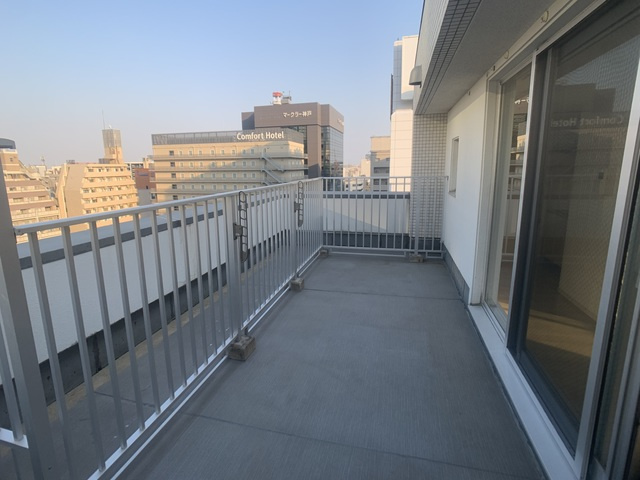 グラージェ三宮のバルコニー