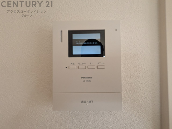訪問者が来たときにテレビ画面で確認できるため、安心してドアを開けられます。録画機能があるものもあり、留守中に来訪者を記録しておくことができます。利便性が高く、セキュリティ面でも安心です。