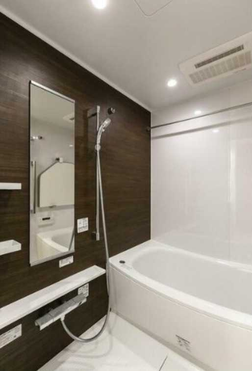 広尾ヴィラスクエア　築浅　オートロック　ファミリー向けの浴室