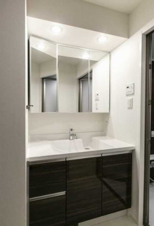 広尾ヴィラスクエア　築浅　オートロック　ファミリー向けの洗面所