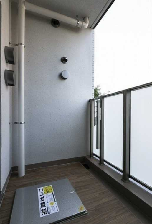 広尾ヴィラスクエア　築浅　オートロック　ファミリー向けのバルコニー