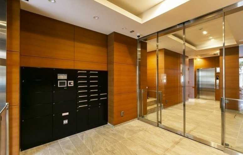 広尾ヴィラスクエア　築浅　オートロック　ファミリー向けのエントランス