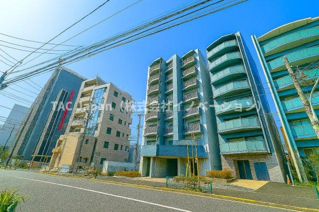 ハイツ西日暮里の外観|洗練されたフォルムと落ち着いた色調が、街並みにやさしく溶け込む佇まい。帰るたびに、心がふっと和らぐ外観です。