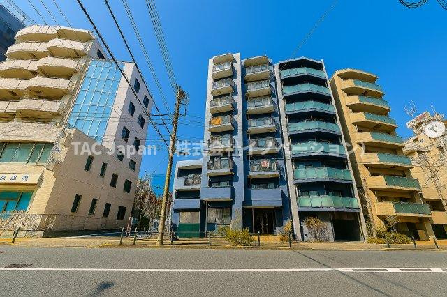 ハイツ西日暮里の外観|洗練されたフォルムと落ち着いた色調が、街並みにやさしく溶け込む佇まい。帰るたびに、心がふっと和らぐ外観です。