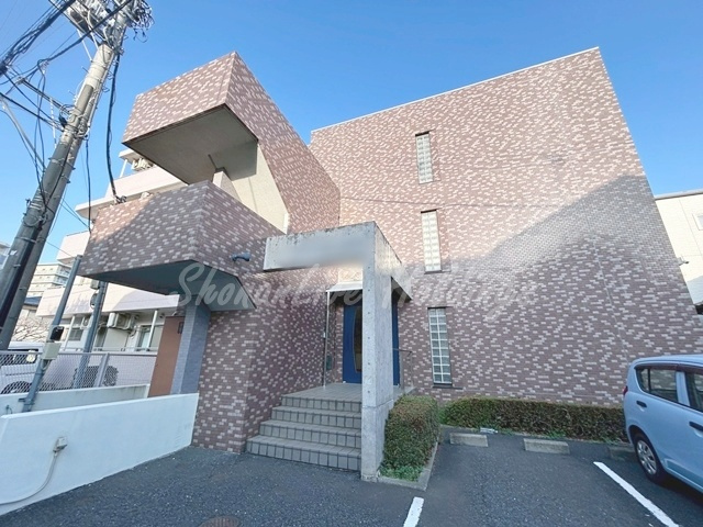 藤沢市円行２丁目の賃貸マンションの外観