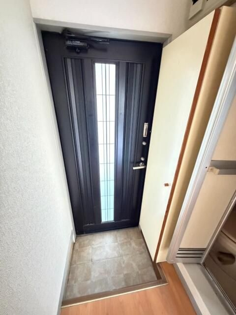 ハイツアルファの玄関