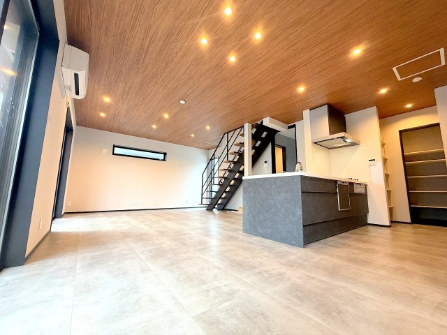 あきる野市伊奈　新築戸建の居間・リビング