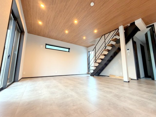 あきる野市伊奈　新築戸建の居間・リビング