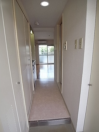 ダイドーメゾン三宮東の玄関