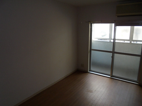 ダイドーメゾン三宮東の洋室