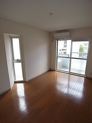 ダイドーメゾン三宮東の洋室