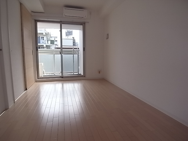 エスティライフ三宮東の洋室