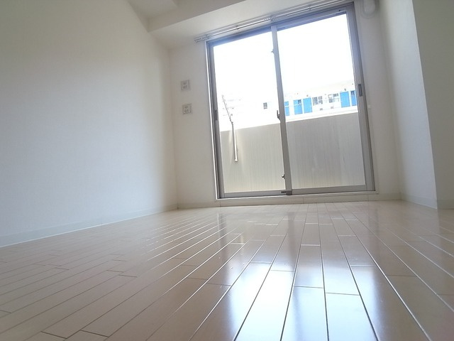 エスティライフ三宮東の居間・リビング