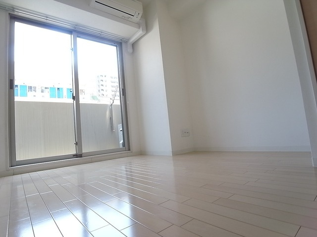 エスティライフ三宮東の居間・リビング