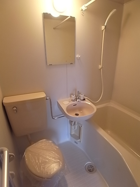 ラムール春日野道の浴室