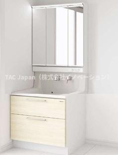 北区神谷の邸宅の独立洗面台|【パウダールーム】
三面鏡タイプの洗面化粧台を採用し、キャビネット収納はぎっしり色々な物を収納でき下部収納もございます。シャワーヘッドタイプを採用しておりますのでお掃除など楽々できます。