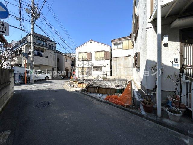 北区神谷の邸宅の前面道路含む現地写真