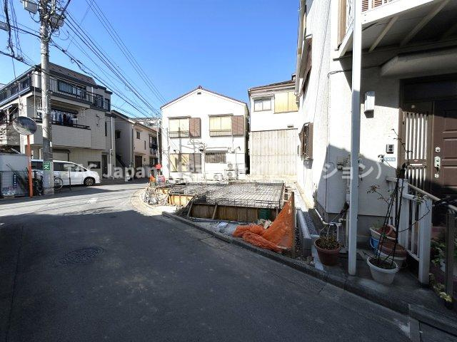 北区神谷の邸宅の前面道路含む現地写真