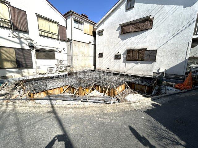 北区神谷の邸宅の駐車場