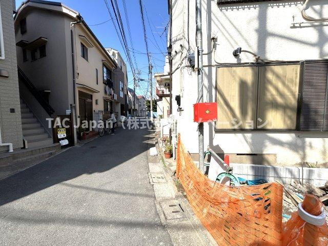 北区神谷の邸宅の前面道路含む現地写真