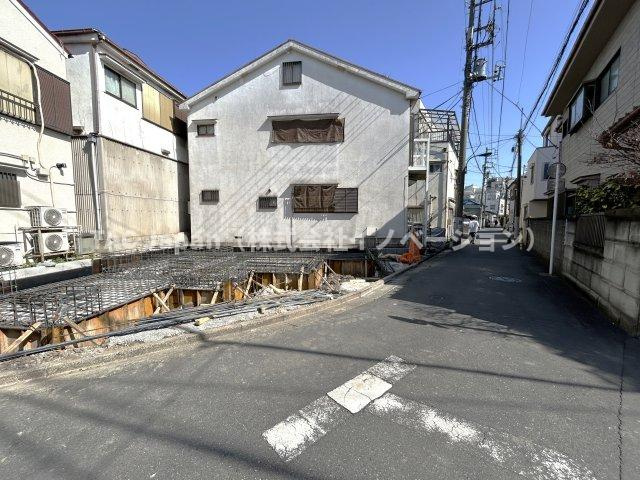 北区神谷の邸宅の前面道路含む現地写真