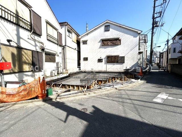 北区神谷の邸宅の前面道路含む現地写真|建物完成予定令和８年７月予定
同仕様の完成物件、ご見学可能です。