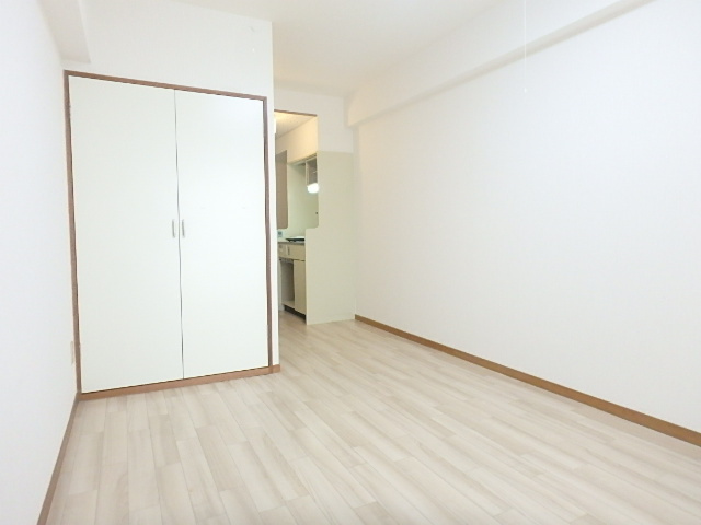 パラッツォ西岡本の居間・リビング