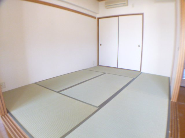 メゾン新御影の和室