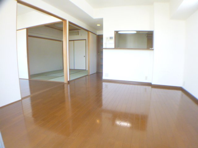 メゾン新御影の居間・リビング