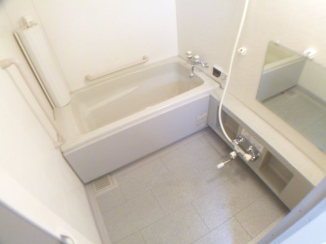 メゾン新御影の浴室