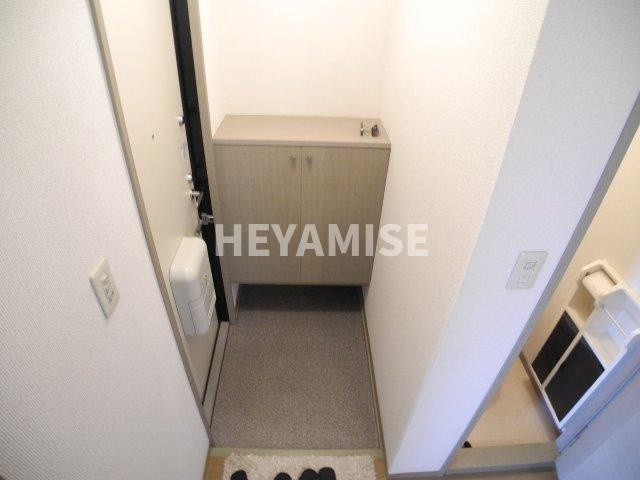 ロイヤルガーデン仲沖Dの玄関