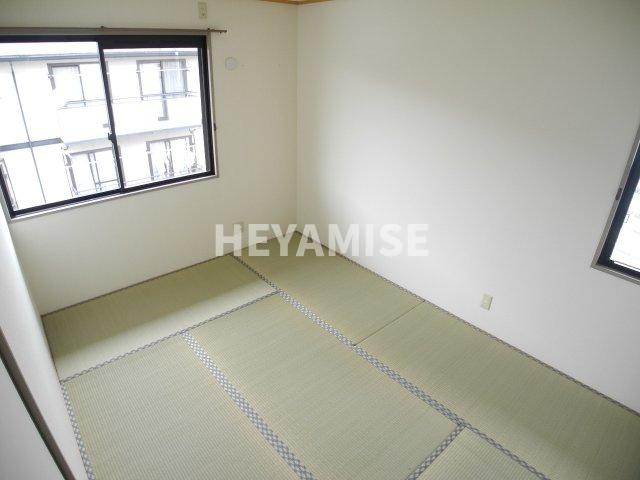 ロイヤルガーデン仲沖Dの内装